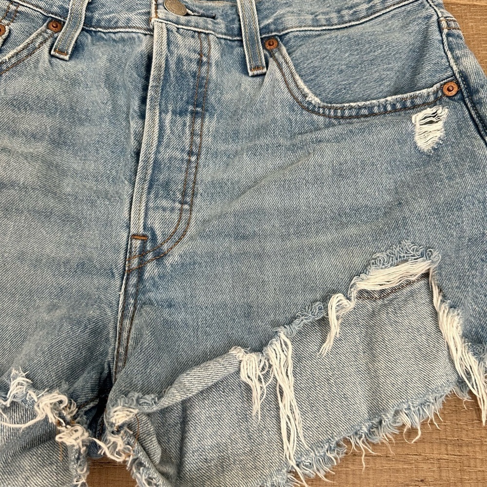Levi's Light Blue Frayed Jean Shorts - Picture 3 of 6